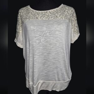 AB Studio Ivory Short Sleeve w/ Black Lace Patrern Shoulder Panel Knit Top  Sz M